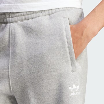 ADIDAS ORIGINALS regular Bukser 'Trefoil Essentials' i grå