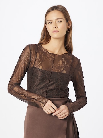 Gina Tricot Blouse 'Miley' in Bruin: voorkant