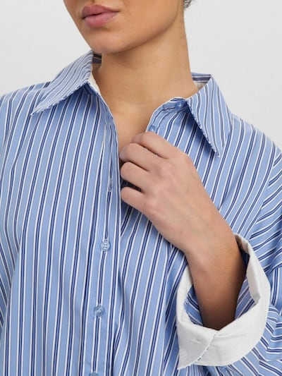 NÜMPH Blouse ' ELOISE ' in de kleur Blauw / Wit, Productweergave