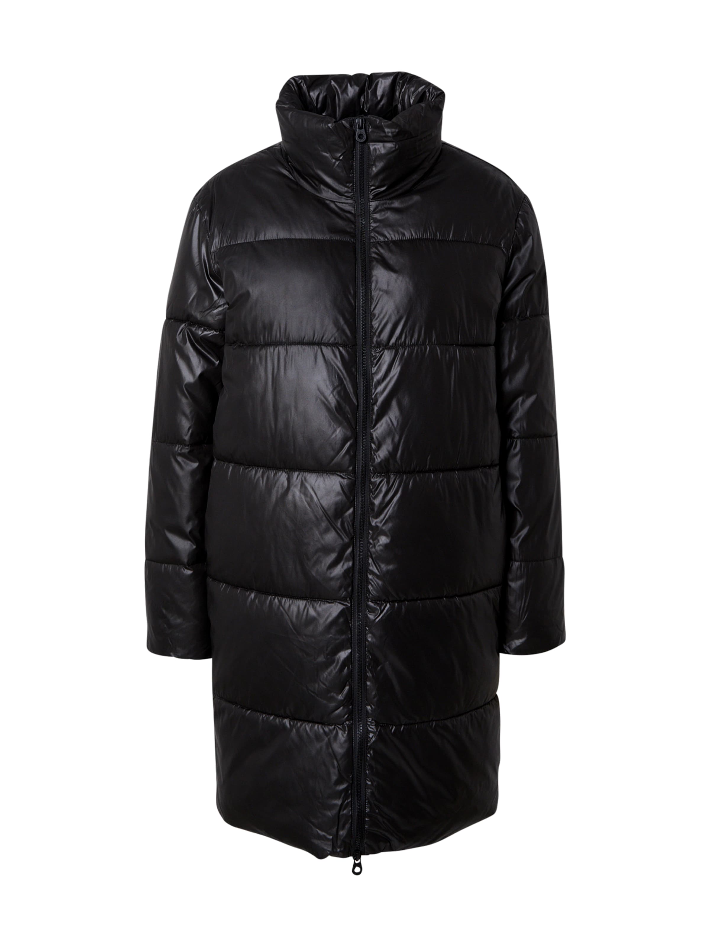 ONLY Winter Coat 'ONLNEWRICKY' in Black: front