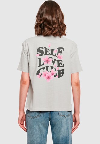 T-shirt 'Self Love Club' Mister Tee en gris : devant
