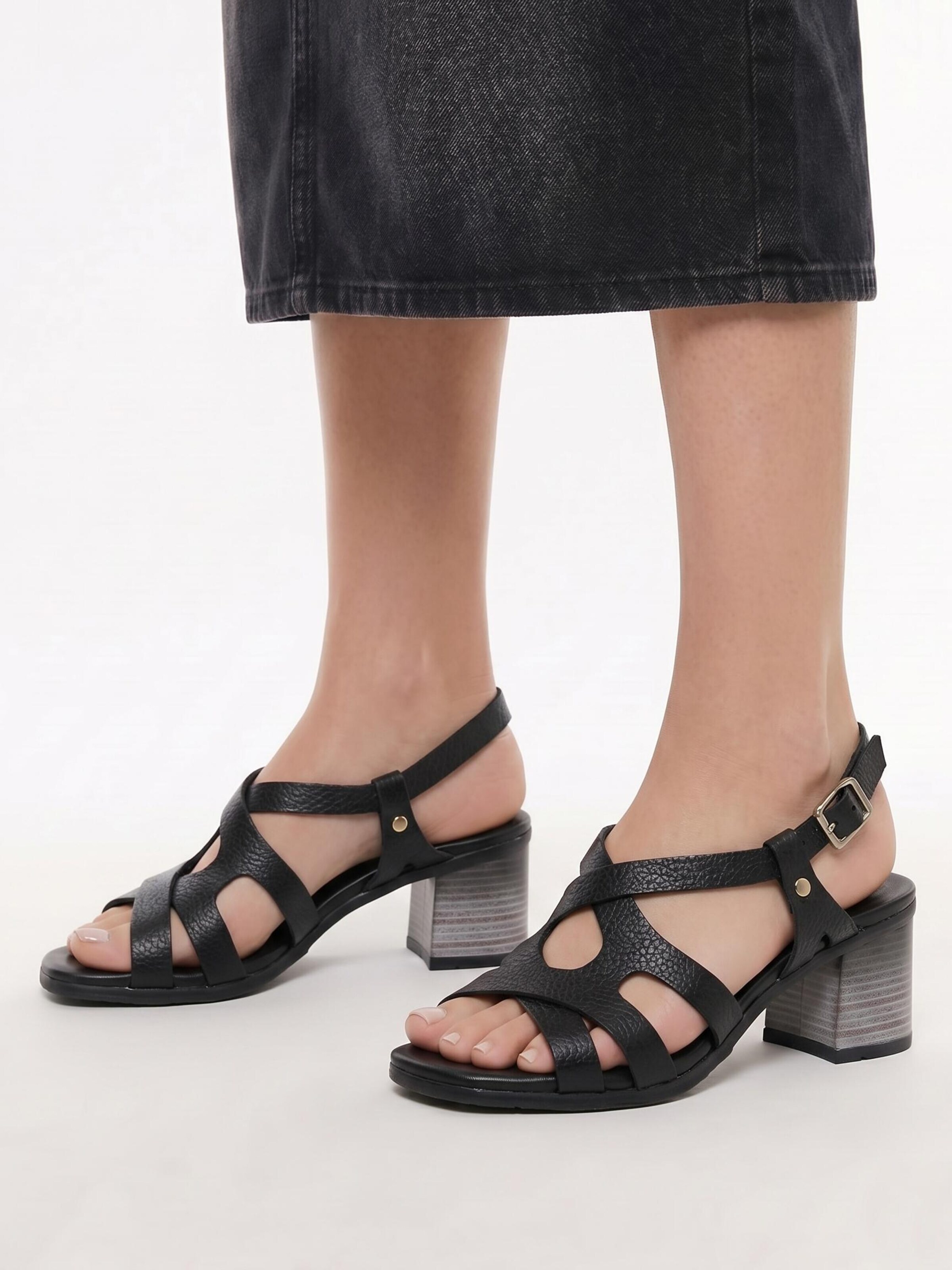 Maciejka Sandal in Black: front