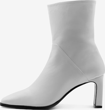 FELIPA Ankle Boots in White: front