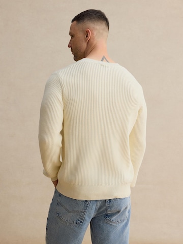 DAN FOX APPAREL Pulover 'Marlon' | bela barva