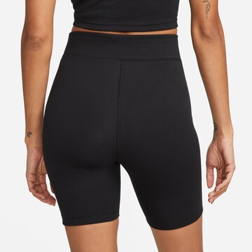 Nike Sportswear Skinny Shorts in Schwarz