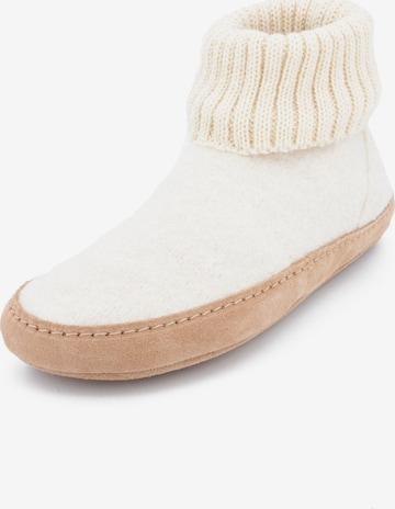 Gottstein Slippers 'Hüttenschuhe Dakota' in White: front