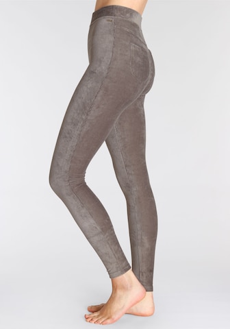 LASCANA Skinny Leggingsit värissä harmaa