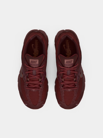 sarkans Nike Sportswear Zemie brīvā laika apavi 'AIR MAX MOTO 2K'