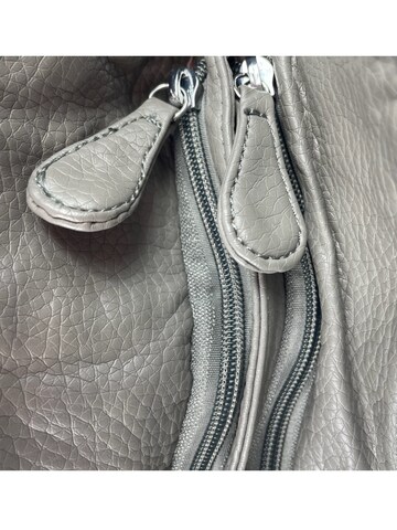 Kumixi Handbag in Grey