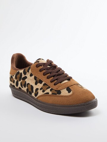 Trendyol Platform trainers in Brown: front