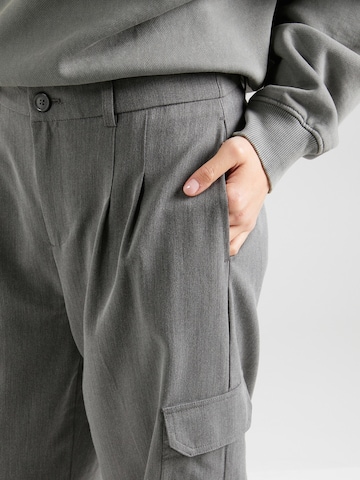 Wide leg Pantaloni cu buzunare de la Gina Tricot pe gri