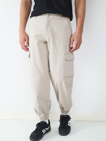 BALMOHK Gargohousut värissä beige: etupuoli