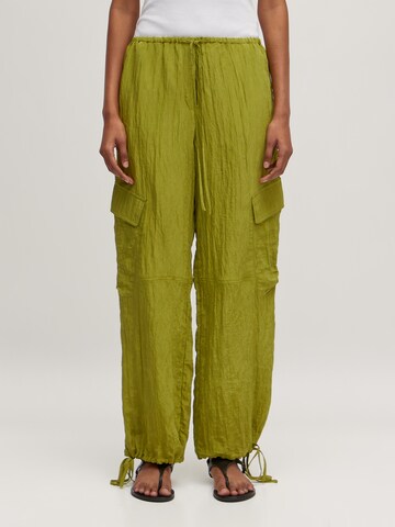 EDITED Regular Cargo Pants 'Fides' in Green: front