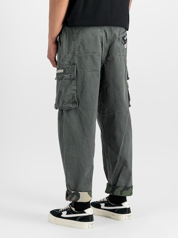 ALPHA INDUSTRIES Loosefit Cargobukser i grå