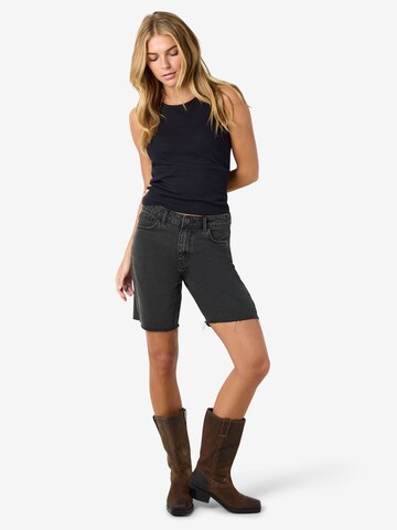 Regular Jean 'NMHolla' Noisy may en noir