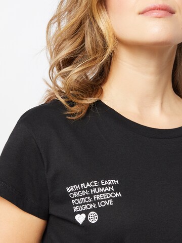 Tricou de la Merchcode pe negru