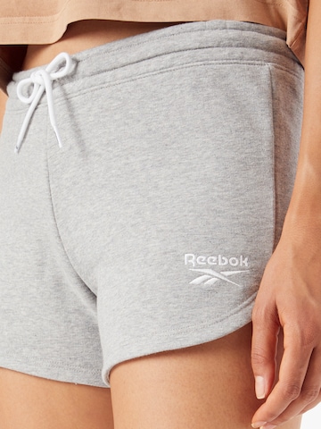 Reebok Normalny krój Spodnie sportowe w kolorze szary