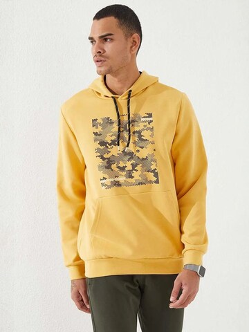 Sweat-shirt Tommy Life en jaune : devant