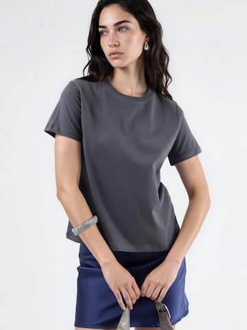 T-shirt Busem en gris : devant