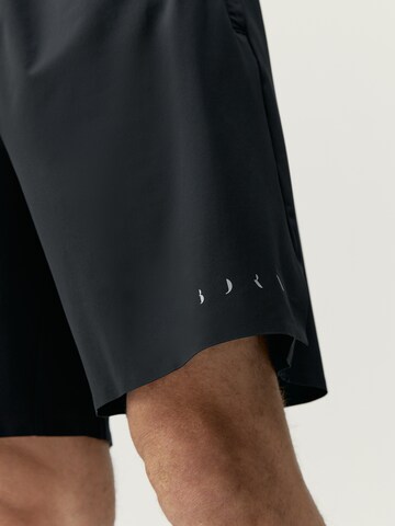 Regular Pantalon de sport 'Orinoco' Born Living Yoga en noir