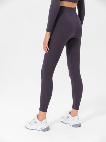 Skinny Pantalon de sport 'Naikan' MOROTAI en gris