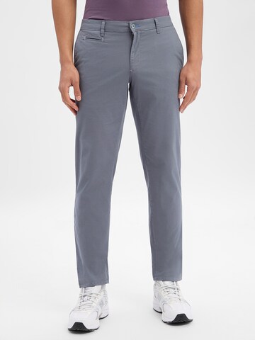 BRAX Regular Chino in Grijs: voorkant