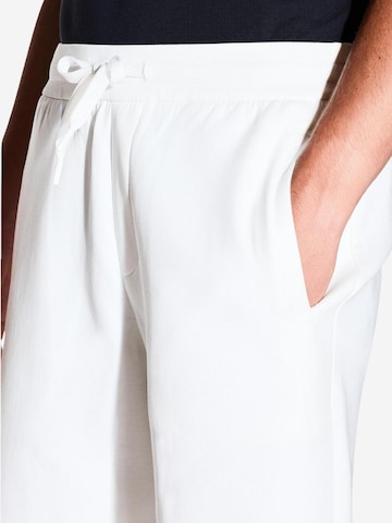 regular Pantaloni sportivi 'XM000372 AF10818' di ARMANI EXCHANGE in bianco