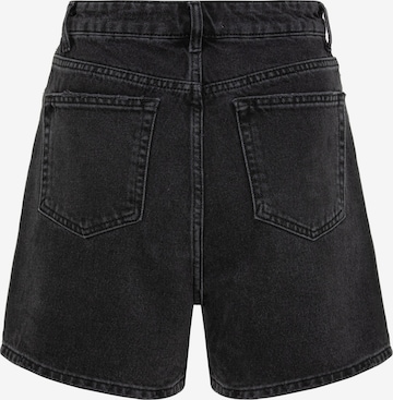 Redbridge Regular Shorts in Schwarz