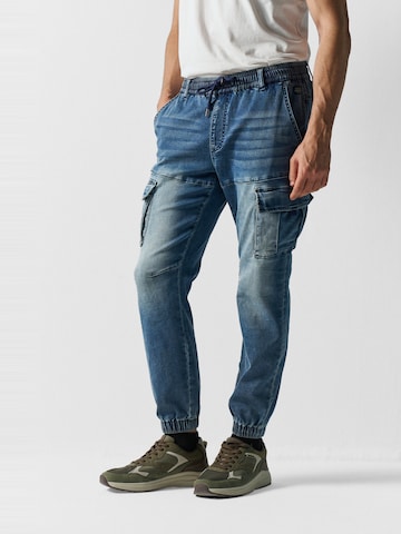 KOROSHI Tapered Cargojeans i blå