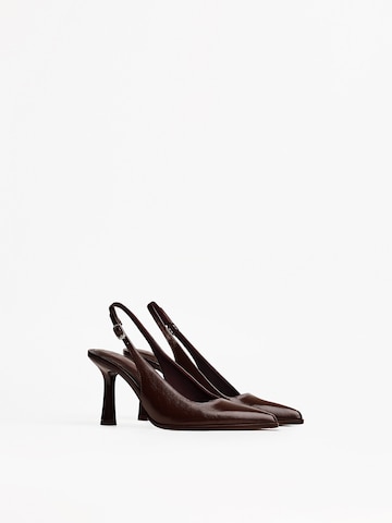 Escarpins à bride arrière Bershka en marron