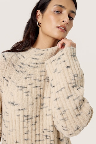 SOAKED IN LUXURY Jurk 'Liora' in Beige