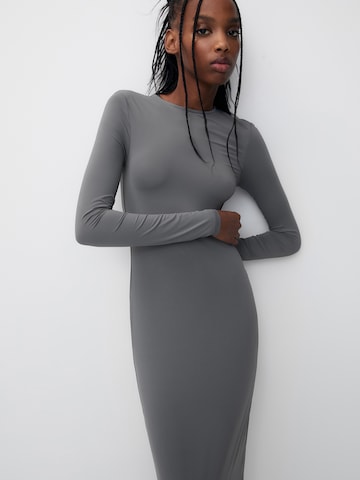 Pull&Bear Kleid in Grau