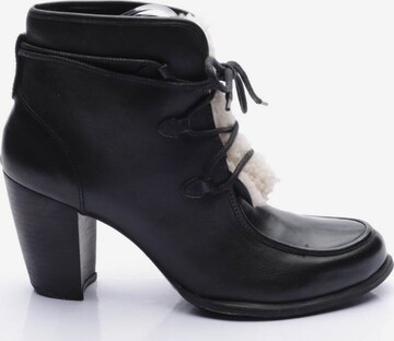 UGG Dress Boots in 41 in Black: front