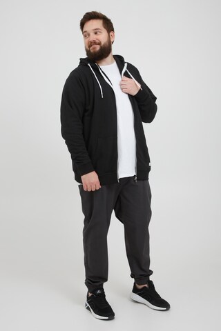 !Solid Zip-Up Hoodie in Black