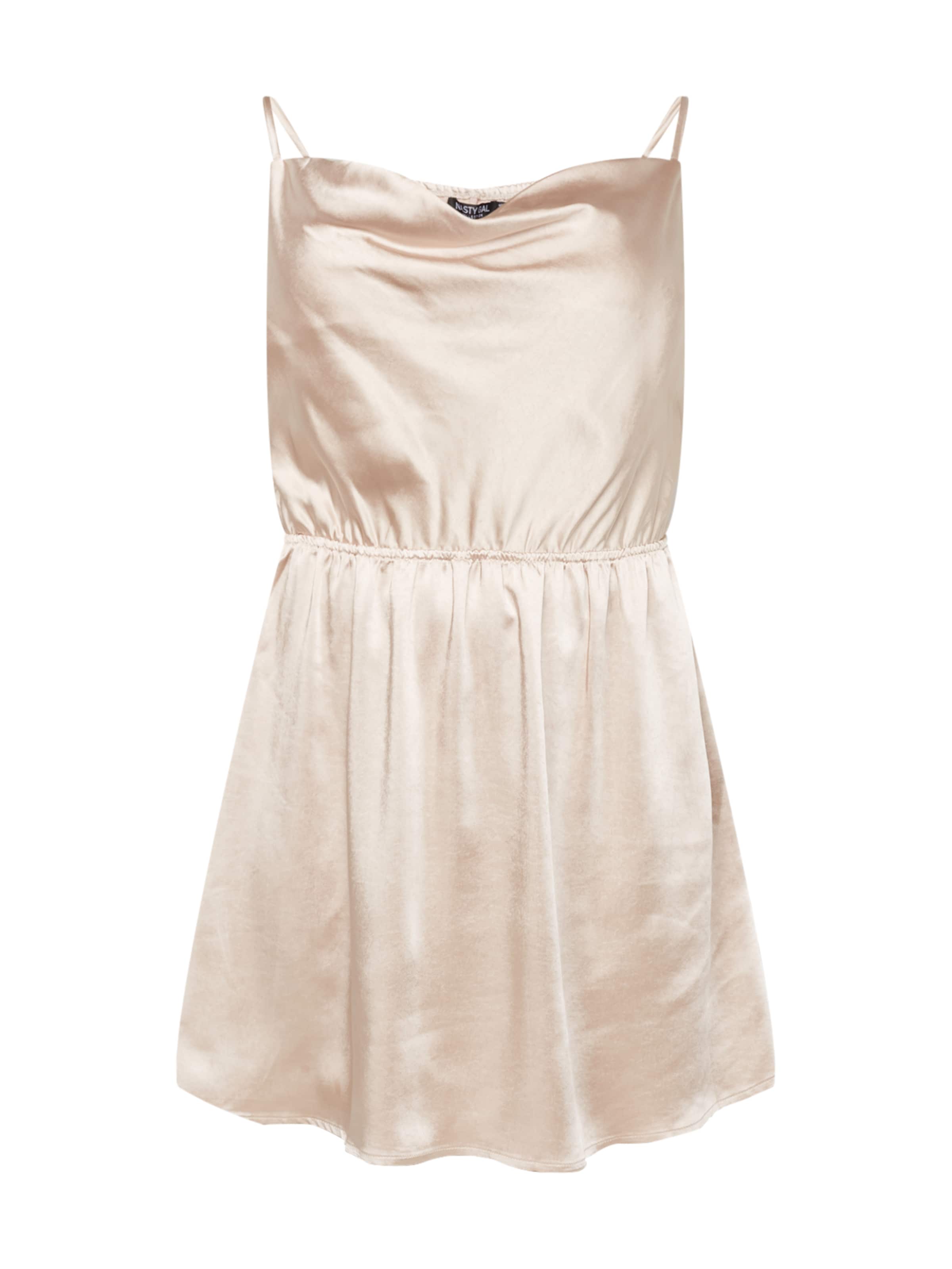 Robe Nasty Gal Plus en beige : devant