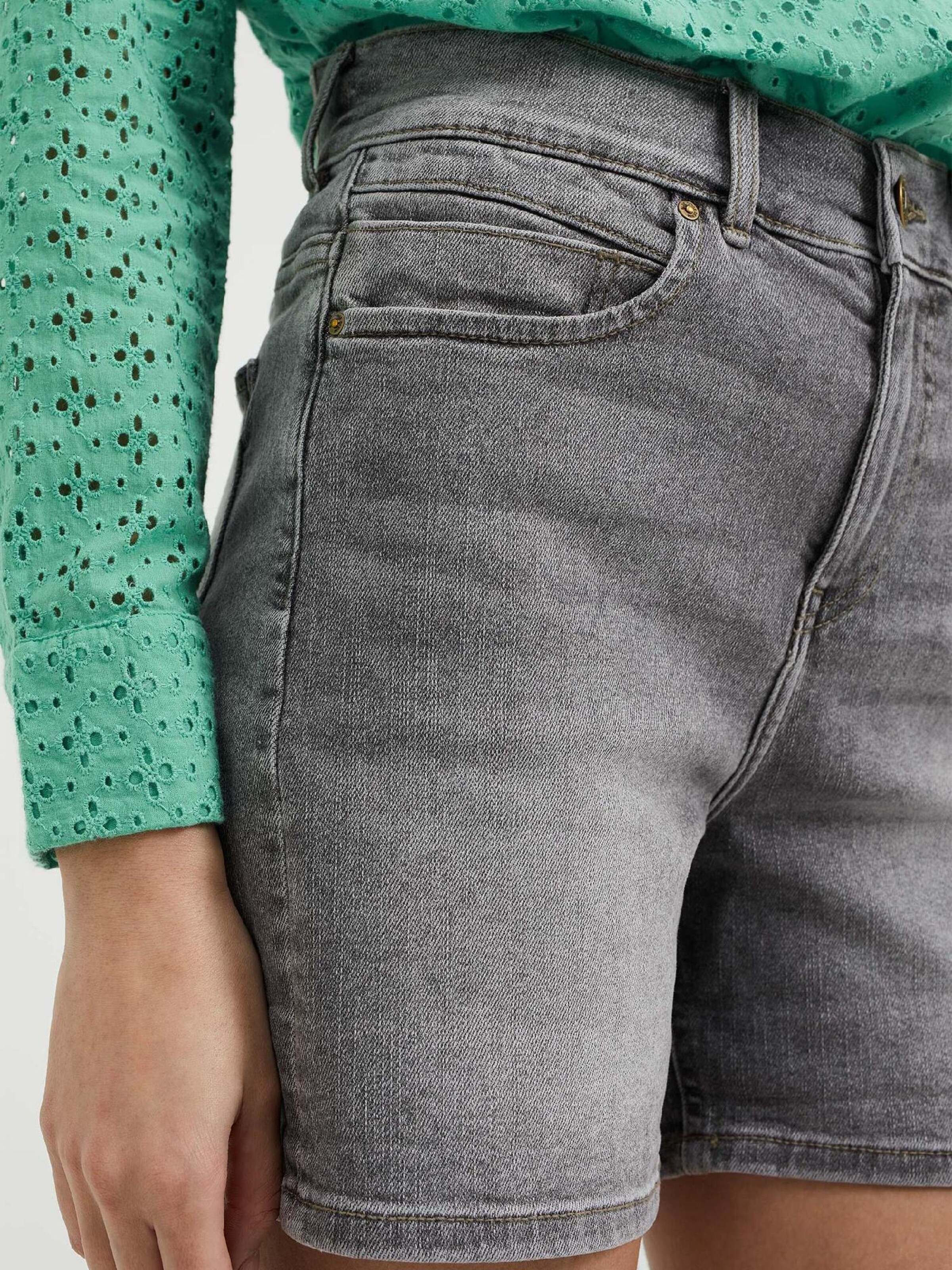 Frauen Jeans WE Fashion Shorts in Grau - CO42116