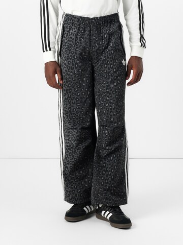 Adidas Originals Textil Loose fit Pants in Black: front