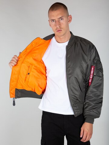 ALPHA INDUSTRIES Φθινοπωρινό και ανοιξιάτικο μπουφάν 'MA-1' σε πράσινο