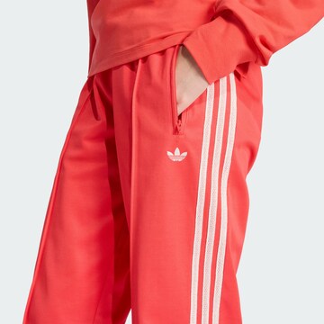 ADIDAS ORIGINALS - regular Pantalón deportivo 'FIREBIRD' en rojo