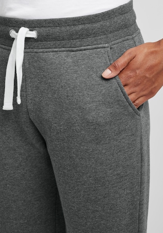 Tapered Pantaloni 'Olivia' di Oxmo in grigio