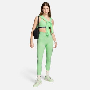 Skinny Pantaloni sport 'ONE' de la NIKE pe verde