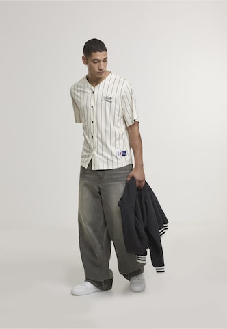 Fit confort Chemise 'Varsity' Karl Kani en blanc