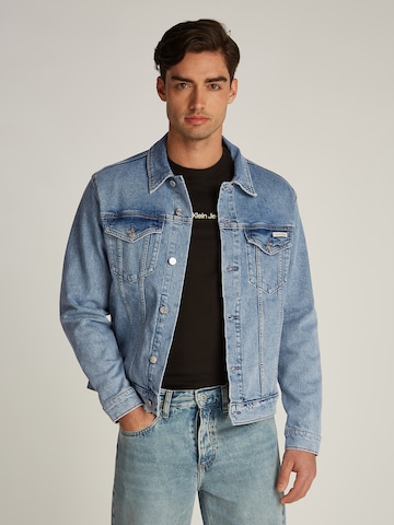 Calvin Klein Jeans Kevad-sügisjope, värv sinine: eest vaates