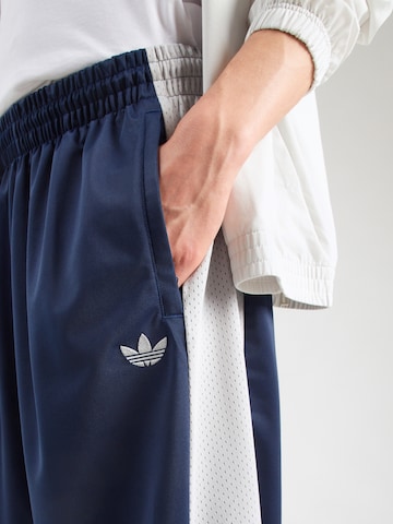 ADIDAS ORIGINALS Voľný strih Nohavice - Modrá