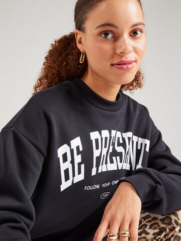 ABOUT YOU Sweatshirt 'Tabea' in Blue
