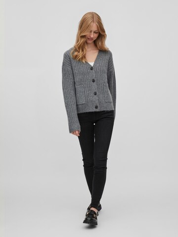 VILA Strickjacke 'Irina' in Grau