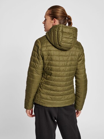 Veste d’hiver Hummel en vert