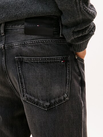 TOMMY HILFIGER Tapered Jeans 'Harlem' in Grau
