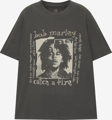 Pull&Bear Тениска 'BOB MARLEY' в сиво: отпред