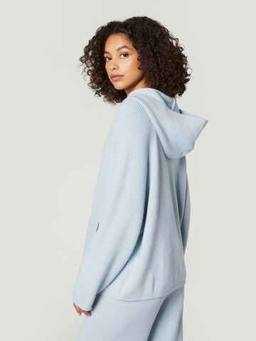 Pull-over 'Laila' LENI KLUM x ABOUT YOU en bleu